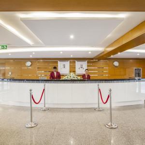 отель Golden Sands 5 Hotel Apartments