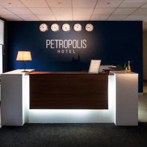 отель Petropolis Hotel