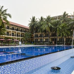 отель Hon Rom Central Beach Resort