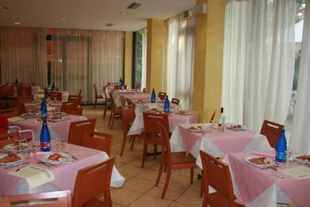 Отель Des Bains (Milano Marittima) в Милано-Мариттима - Италия