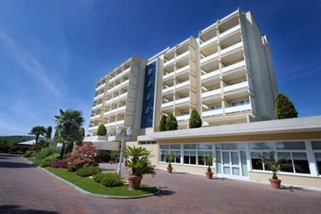 Отель Des Bains Terme в Монтегротто-Терме - Италия