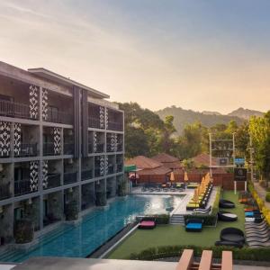 отель Maneetel Krabi Beachfront