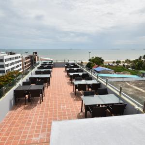 отель Golden Jomtien Beach Hotel