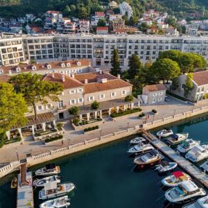 отель Lazure Hotel & Marina