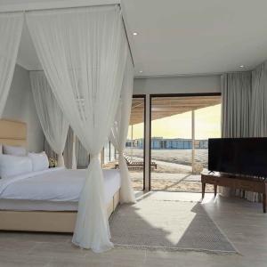 отель Regency Sealine Camp