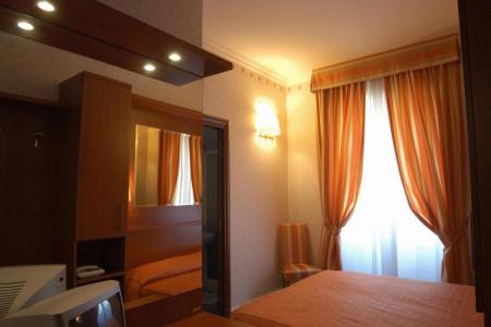 Отель Dina в Рим - Италия