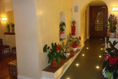 Отель Dina в Рим - Италия