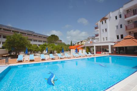 Cats Catty Garden Hotel