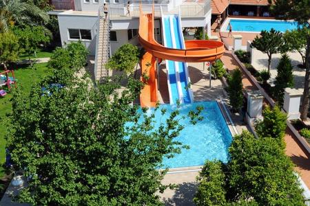 Cats Catty Garden Hotel