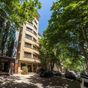 отель Diplomat Hotel