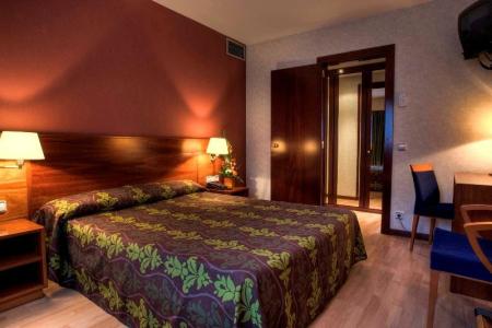 Отель Zenit Diplomatic в Андорра-ла-Велья - Андорра