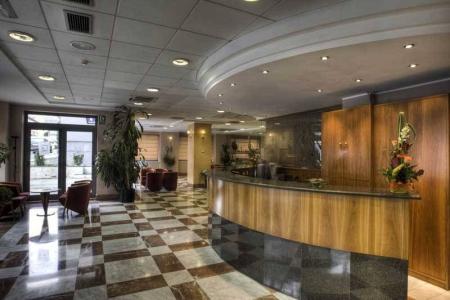 Отель Zenit Diplomatic в Андорра-ла-Велья - Андорра