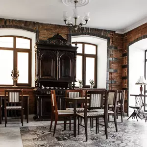 отель Brick Walls