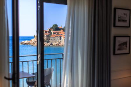 Отель California Hotel в Свети Стефан - Черногория