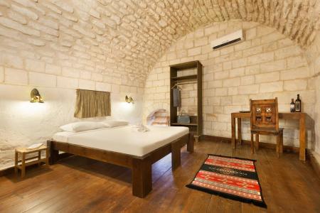 Fauzi Azar by Abraham Hostels