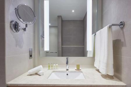 Отель Hilton Garden Inn Muscat Al Khuwair в Маскат - Оман