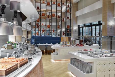 Отель Hilton Garden Inn Muscat Al Khuwair в Маскат - Оман