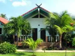 отель Dolphin Bay Resort