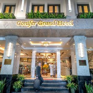 отель Conifer Grand Hotel