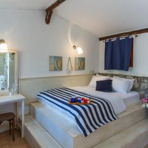 отель Nautical Hotel