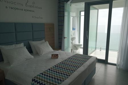 Отель La Familia в Лоо - Россия