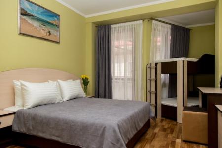 Отель Чижик Пыжик в Ялта - Россия