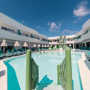 отель Bora-Bora Club Hotel