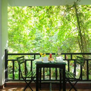 отель East West Villa