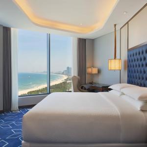 отель Four Points by Sheraton Danang