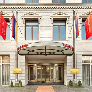 отель Ramada Hotel & Suites