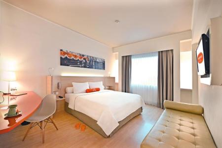 Отель HARRIS Hotel Tebet Jakarta в Джакарта - Индонезия