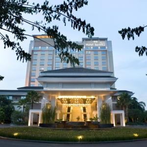 отель Hotel Santika Premiere Slipi