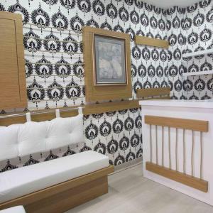 отель La Pazza Suites