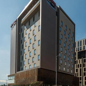 отель Hampton By Hilton Bogota Airport
