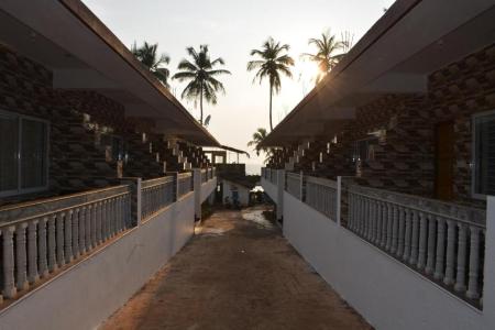 Отель Hotel Saiganesh в Мандрем - Индия