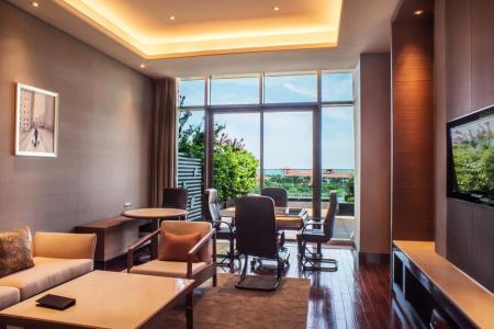 Отель Holiday Inn Haikou West Coast в Хайкоу - Китай