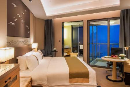 Отель Holiday Inn Haikou West Coast в Хайкоу - Китай