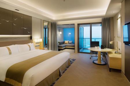 Отель Holiday Inn Haikou West Coast в Хайкоу - Китай