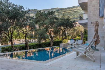 Отель Hotel Eleven в Петровац - Черногория