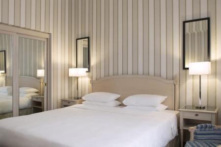 Отель Du Louvre в Париж - Франция