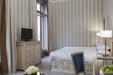 Отель Du Louvre в Париж - Франция