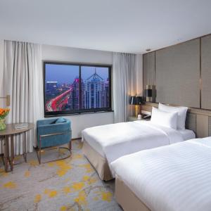 отель Golden Tulip Shanghai Rainbow