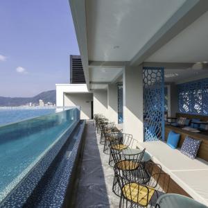 отель Triple L Hotel Patong Beach
