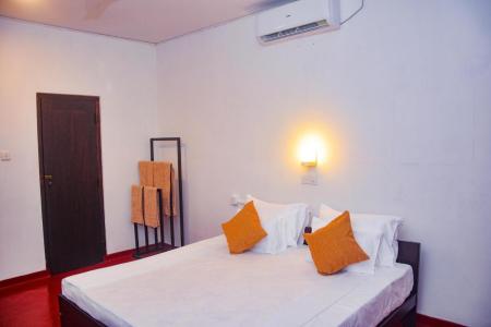 Отель JLH Beach Hotel в Хиккадува - Шри-Ланка