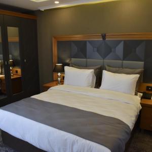 отель Four Seven Hotel