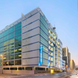 отель Howard Johnson Plaza By Wyndham