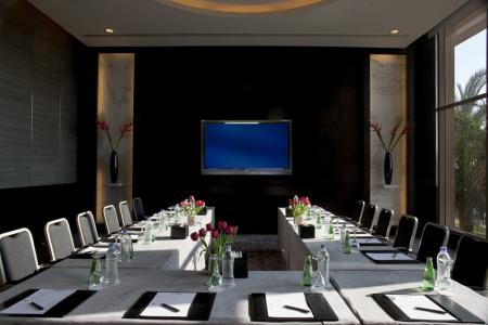 Отель Dusit Thani LakeView Cairo в Каир - Египет