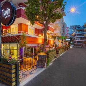 отель Twin Apart Hotel