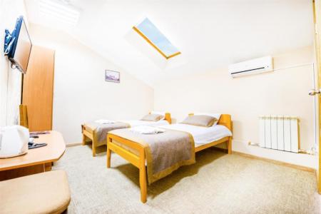 Меньшиковъ