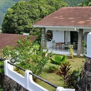 отель Eden's Holiday Villas